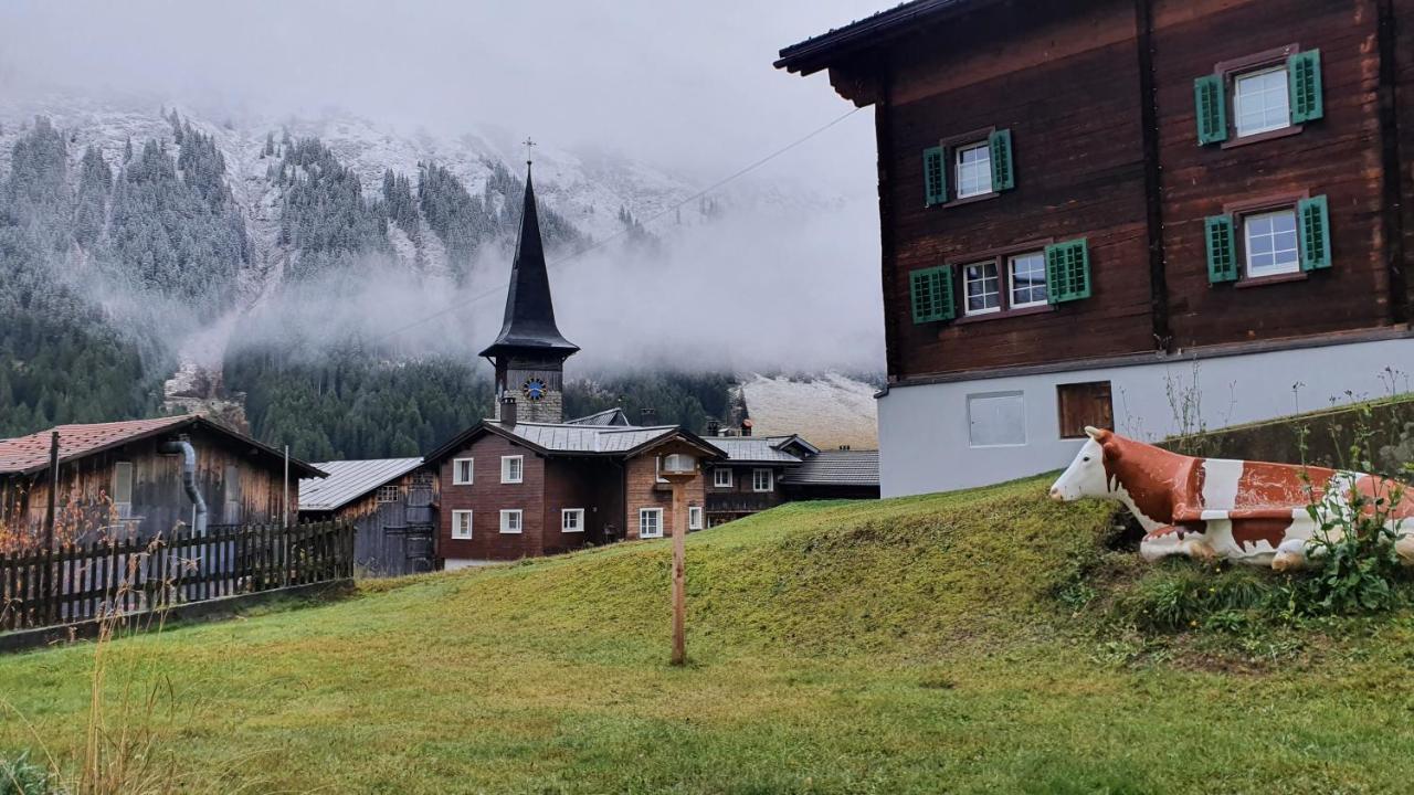 Yeti Lodge Sedrun Exteriör bild