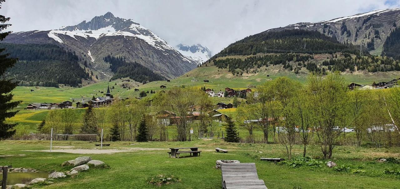 Yeti Lodge Sedrun Exteriör bild