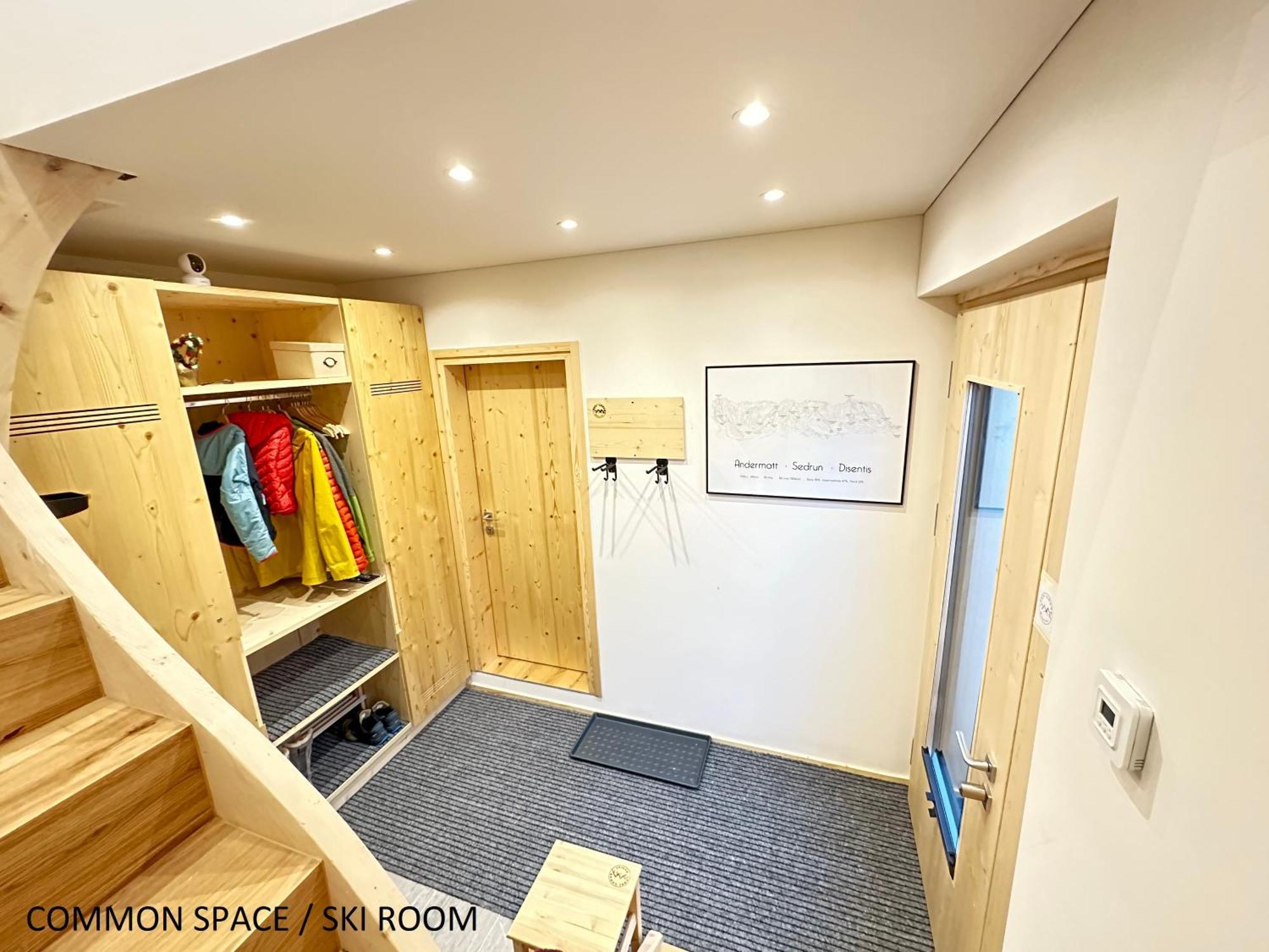 Yeti Lodge Sedrun Rum bild
