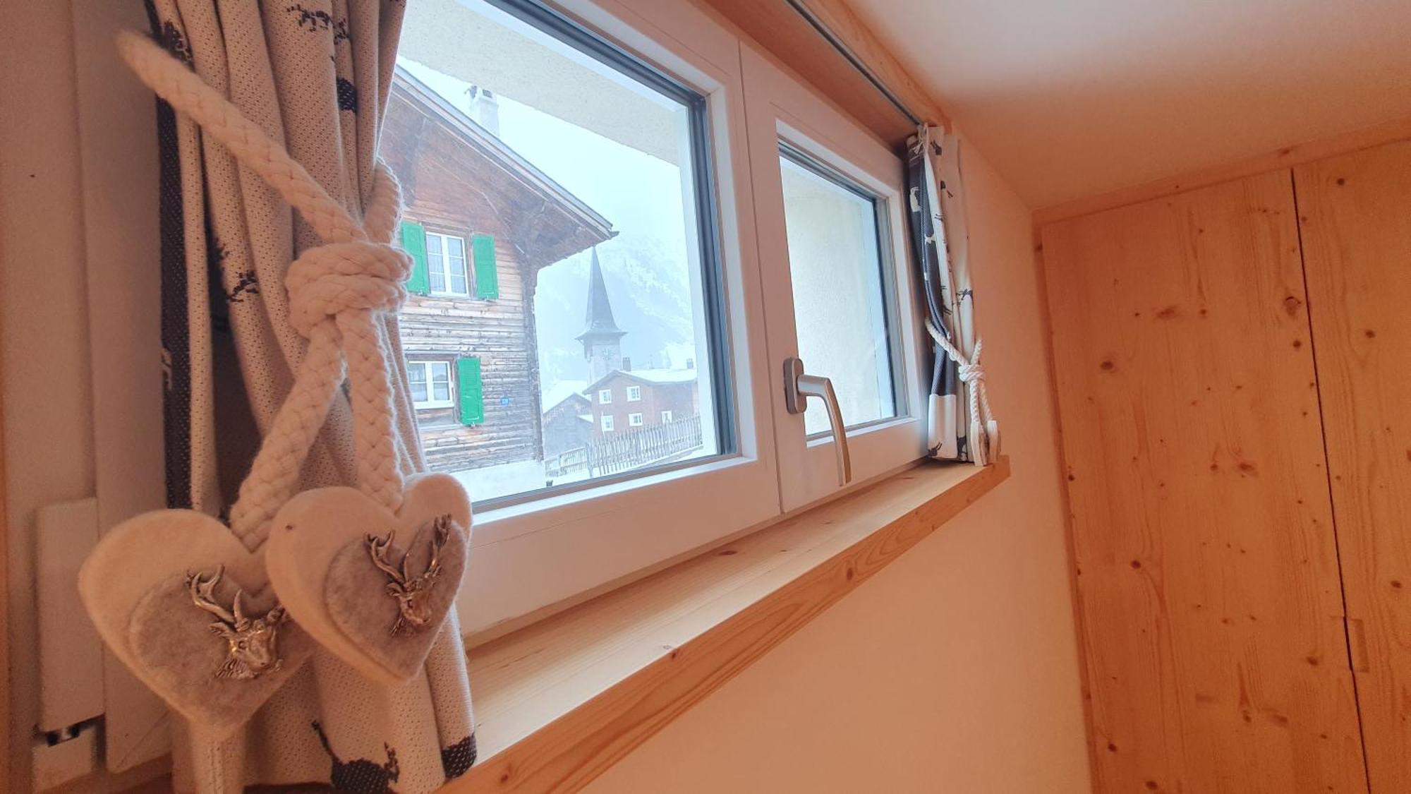 Yeti Lodge Sedrun Rum bild