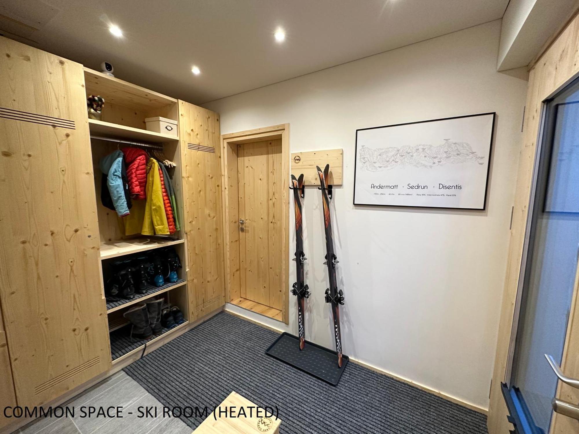 Yeti Lodge Sedrun Rum bild