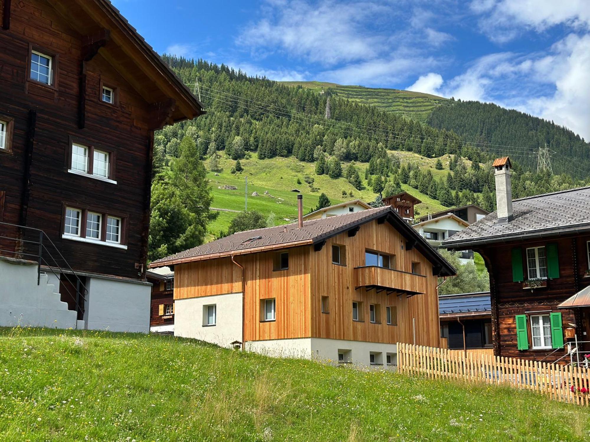 Yeti Lodge Sedrun Exteriör bild