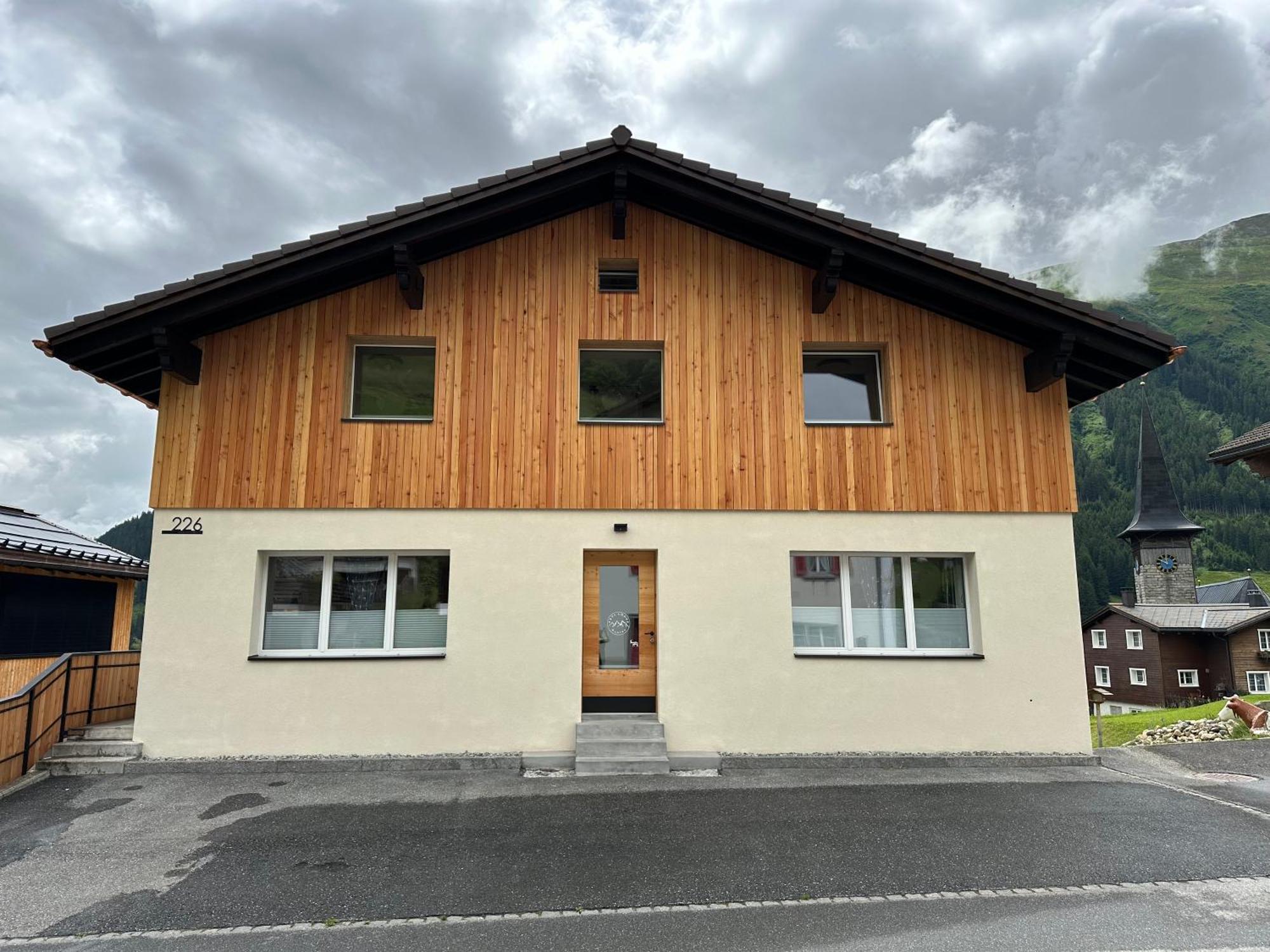 Yeti Lodge Sedrun Exteriör bild