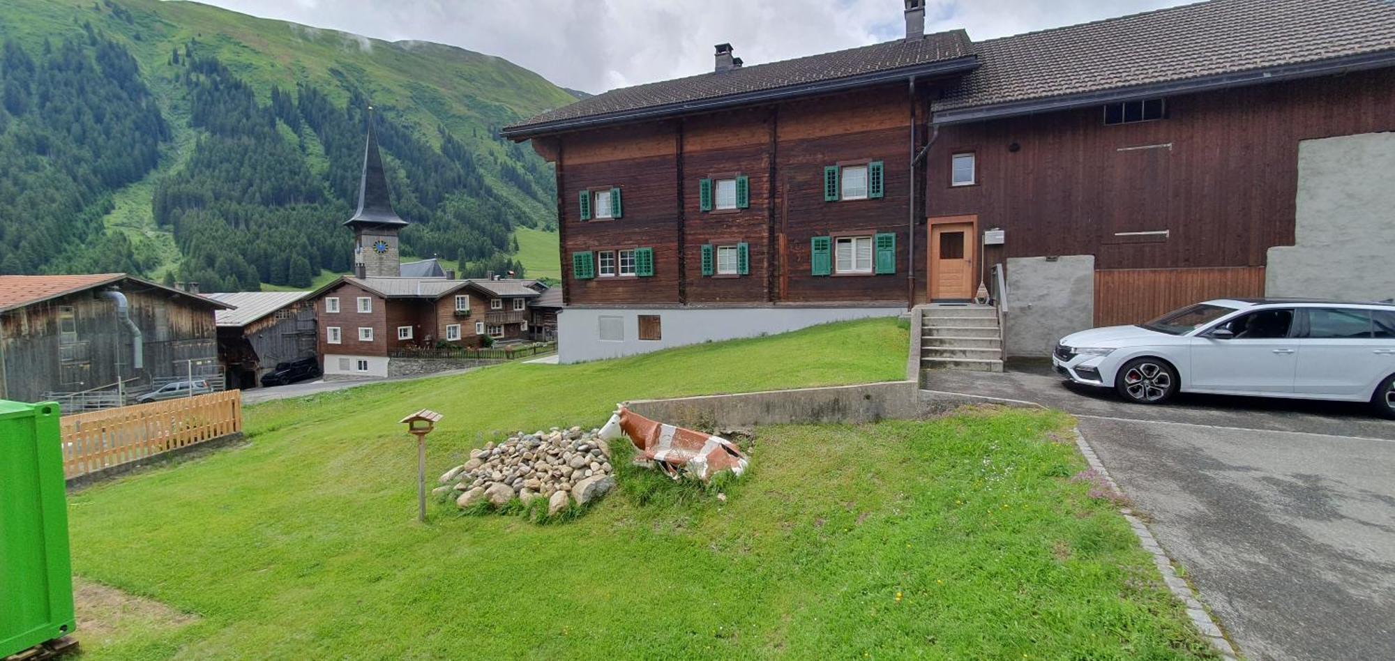 Yeti Lodge Sedrun Exteriör bild