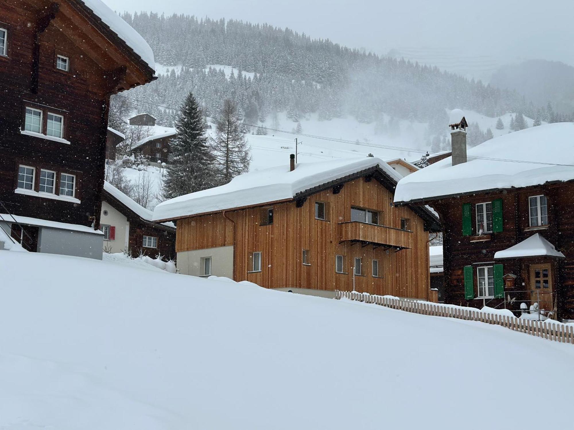 Yeti Lodge Sedrun Exteriör bild